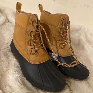 Women's winter boots Size 10